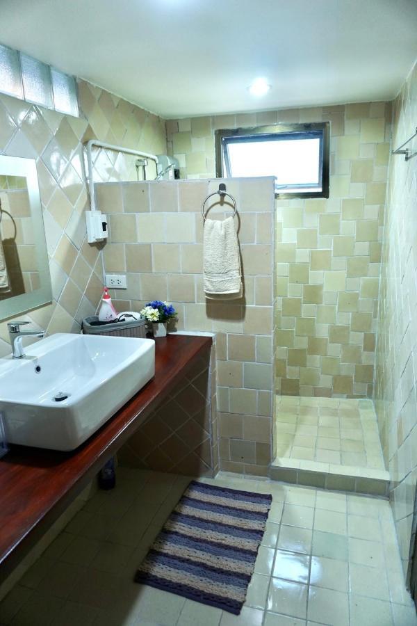 Tha Ma-O Bouteak Homestay - Self Check-In Lampang Bagian luar foto